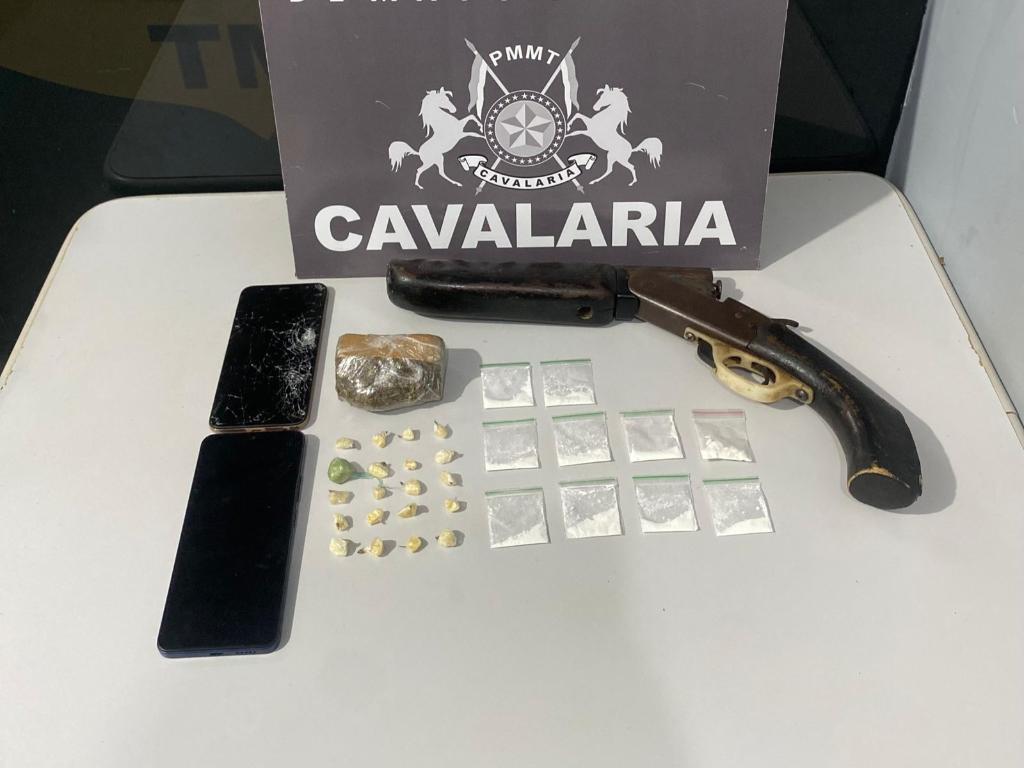 Cavalaria da PM conduz quatro faccionados e apreende drogas e arma de fogo em Nova Mutum - 